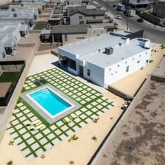 Midcentury Modern Oasis 4 Bed 3.5 Bath