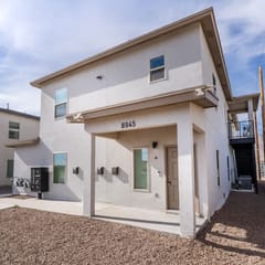 2BR 2BA Modern Home King Bed Smart TVs C