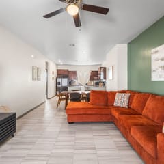 Modern 2BR 2BA Home  King Bed   Smart TVs D