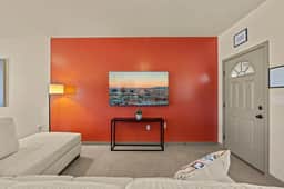 3BR 2.5BA Modern Farmhouse • King Bed • Smart TVs - Image 4