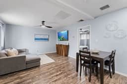 Cozy Coastal-Inspired Stay 1 Bed 1 Bath  King Bed - Image 2