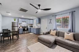 Cozy Coastal-Inspired Stay 1 Bed 1 Bath  King Bed - Image 4