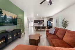 Stylish 4BR Escape • Open Layout • Smart TVs B - Image 3