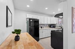 Sleek 2-Bed 1-Bath Home Near Fort Bliss - Image 5