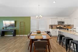 Modern 4BR 2BA Retreat Spacious Layout King Suite - Image 5