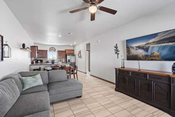 Modern 2BR 2BA Home   King Bed   Smart TV C - Image 1