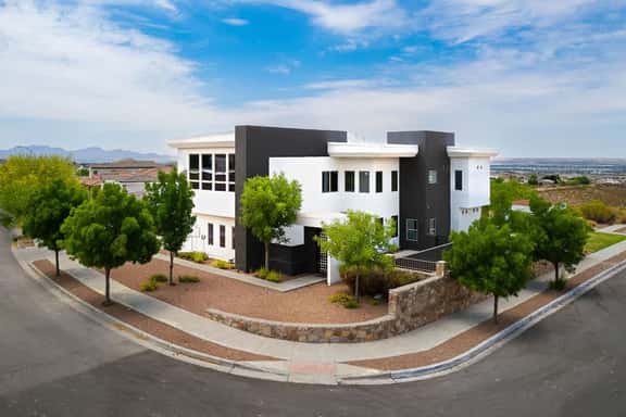Mountain View Pool House - Image 1