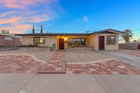 Southwestern Modern 4 Bedroom - Image 1