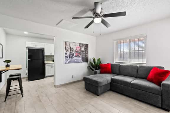 Sleek 2-Bed 1-Bath Home   Near Fort Bliss - Image 1