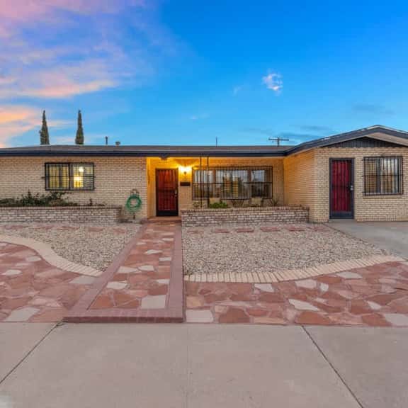 Southwestern Modern 4 Bedroom - Image 1