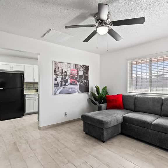 Sleek 2-Bed 1-Bath Home   Near Fort Bliss - Image 1