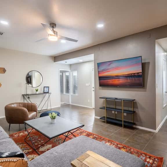Chic 4BR Near Fort Bliss - Image 1