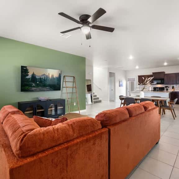 Stylish 4BR Escape Open Layout Smart TVs A - Image 1