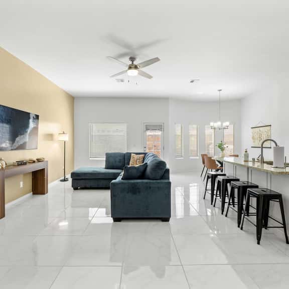 Desert Modern 3BR 2BA Home King Bed Smart TVs - Image 1