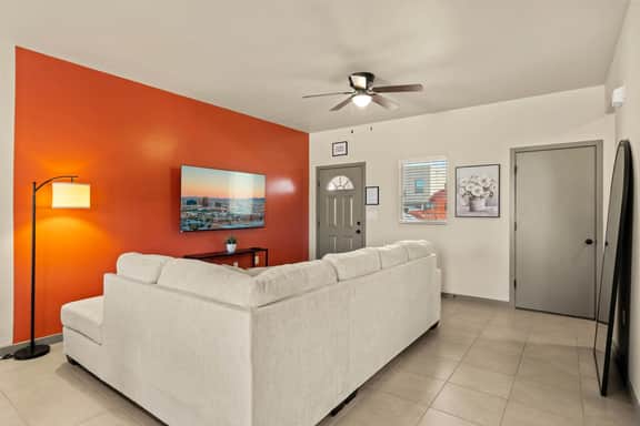 3BR 2.5BA Modern Farmhouse • King Bed • Smart TVs - Image 5