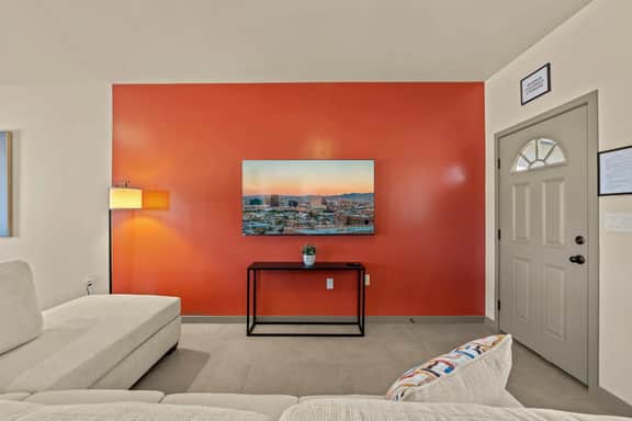 3BR 2.5BA Modern Farmhouse • King Bed • Smart TVs - Image 4