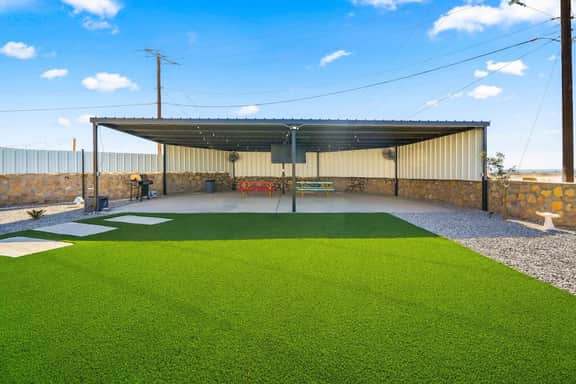 Massive Backyard! Tri Level Home 4 Bed 3.5 Bath - Image 3