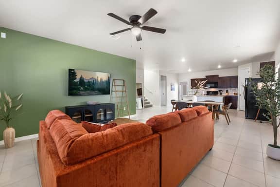 Stylish 4BR Escape • Open Layout • Smart TVs B - Image 2