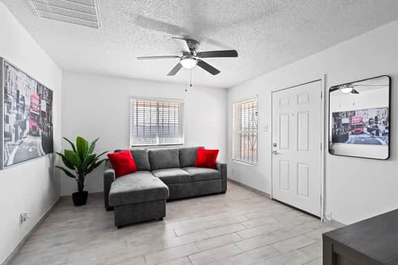 Sleek 2-Bed 1-Bath Home Near Fort Bliss - Image 3