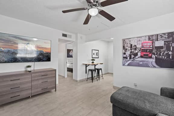 Sleek 2-Bed 1-Bath Home Near Fort Bliss - Image 2