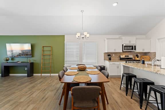 Modern 4BR 2BA Retreat Spacious Layout King Suite - Image 5