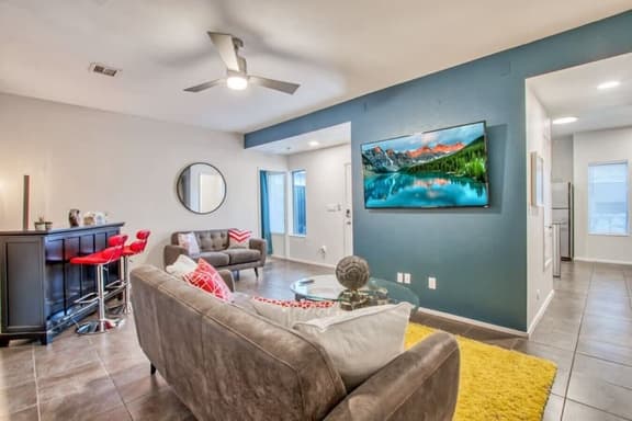 Sleek Modern 4BR Near Fort Bliss - Image 1